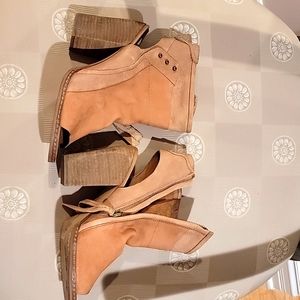DOLCE VITA sueded /oiled leather in tan color peep toe bootie in 8.5 size